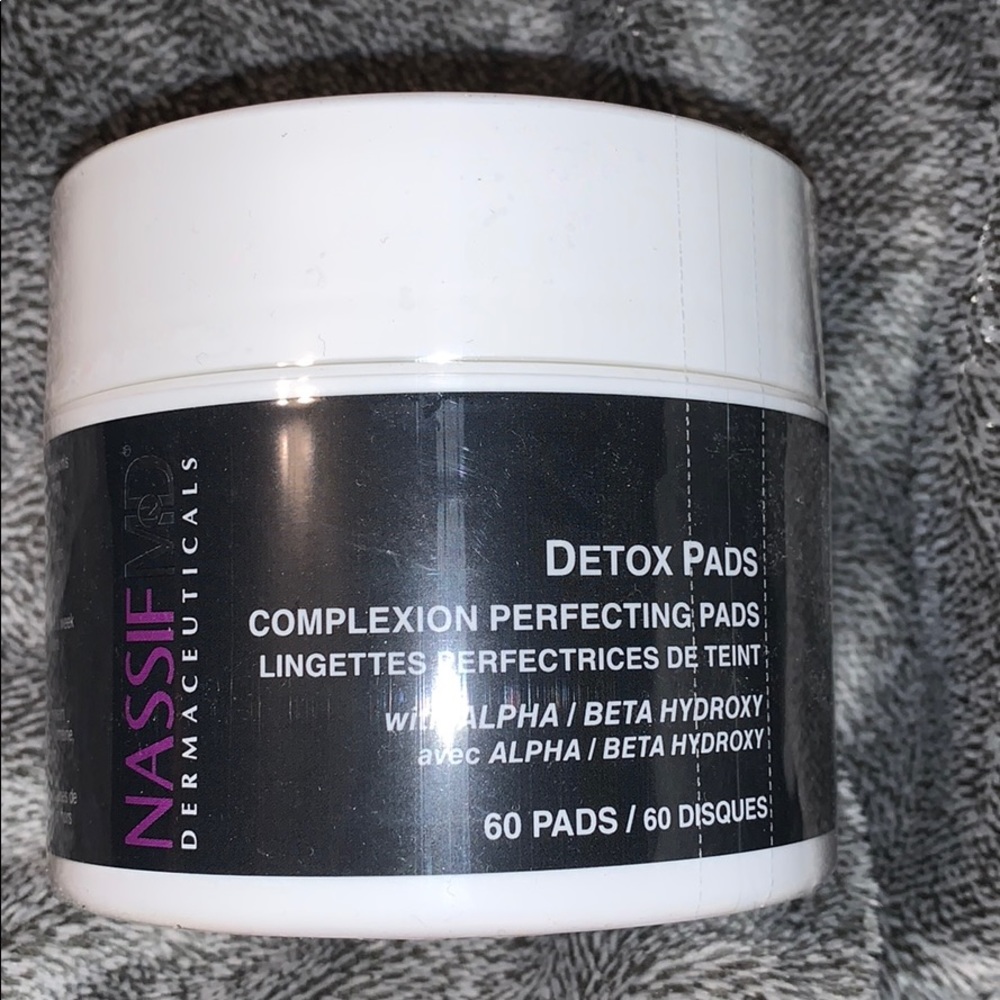 Complexion perfection detox face pads!
